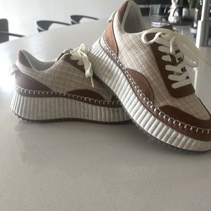 Universal thread platform tennis shoes